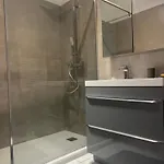 아파트 Rez De Avec Jardinet Proche De La 히에레