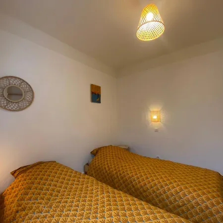 Rez De Avec Jardinet Proche De La Appartement Hyères