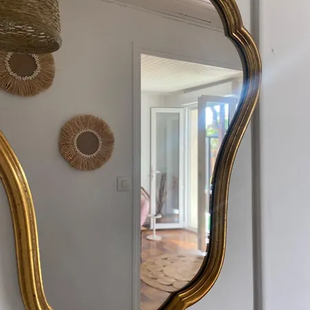 Rez De Avec Jardinet Proche De La