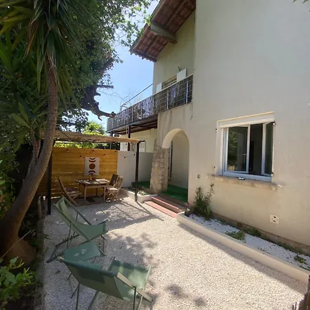 Rez De Avec Jardinet Proche De La Daire Hyères