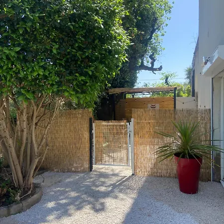 Rez De Avec Jardinet Proche De La Daire Hyères