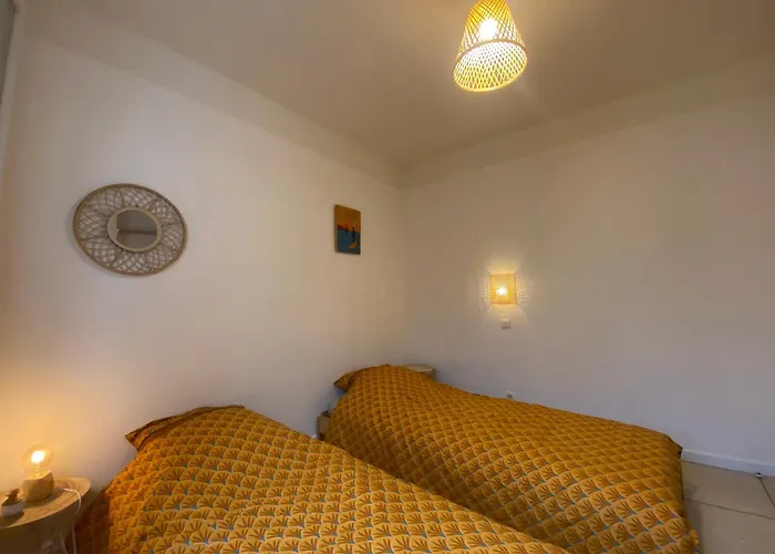 Rez De Avec Jardinet Proche De La Appartement Hyères