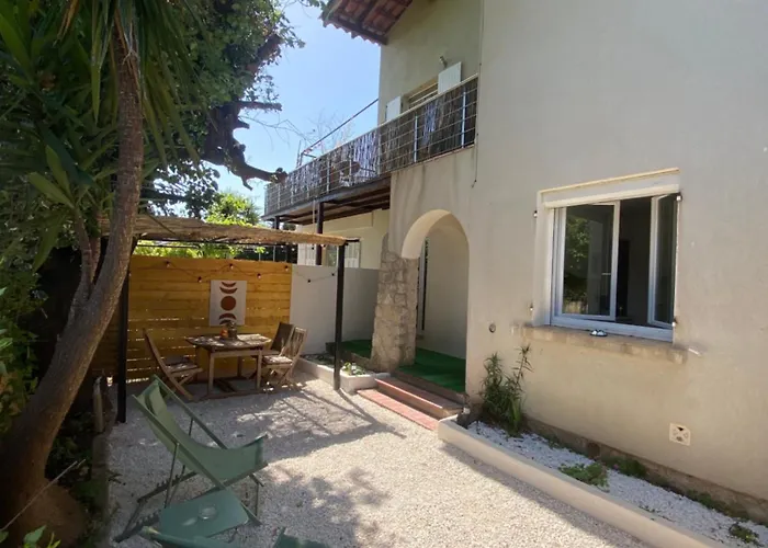 Rez De Avec Jardinet Proche De La Appartement Hyères